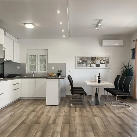 Apartment Apartments Vujcic Makarska